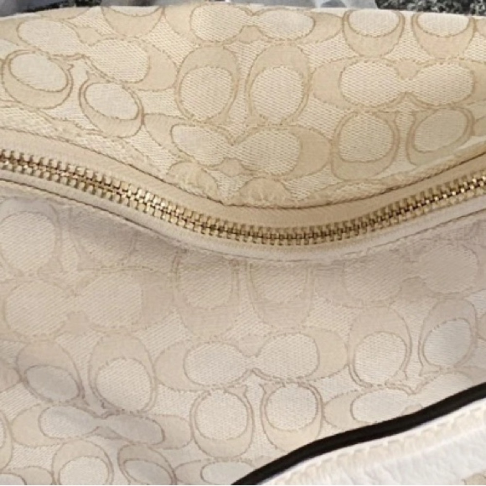 Coach Beige Signature Jacquard purse Hobo shoulder Bag - Picture 3 of 9